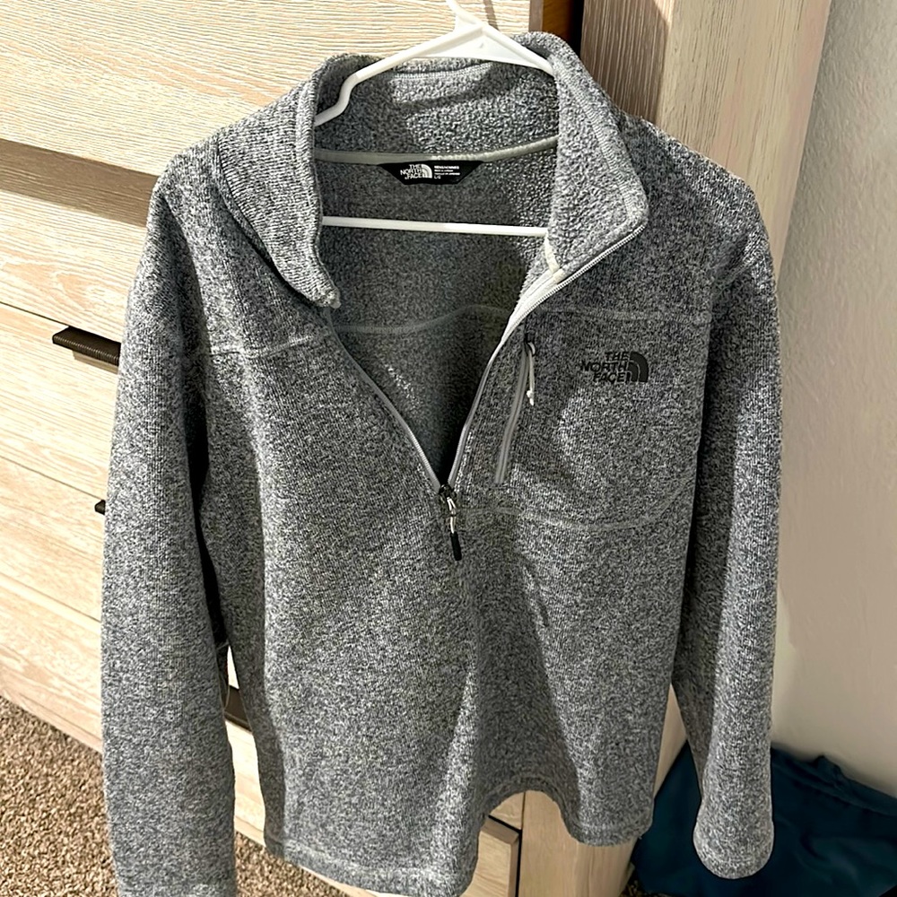 Men’s Northface quarter zip. Large